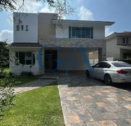 CASA EN RENTA VALLE REAL