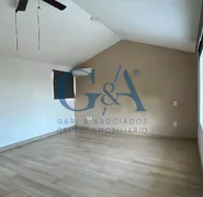 CASA EN RENTA VALLE REAL