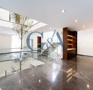 CASA EN VENTA EN VALLE REAL SOBRE AVENIDA
