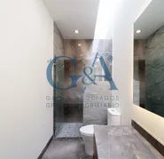 CASA EN VENTA EN VALLE REAL SOBRE AVENIDA