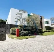 CASA EN RENTA CON ALBERCA EN VALLE REAL (Copia)