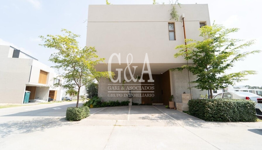 CASA EN VENTA CERCA DEL PARQUE METROPOLITANO