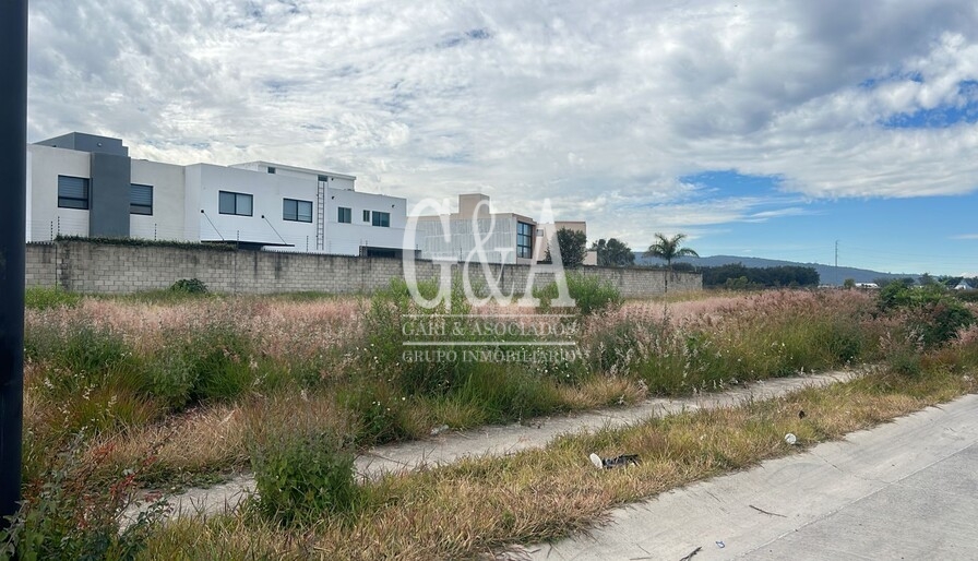 Solares Terreno en Venta