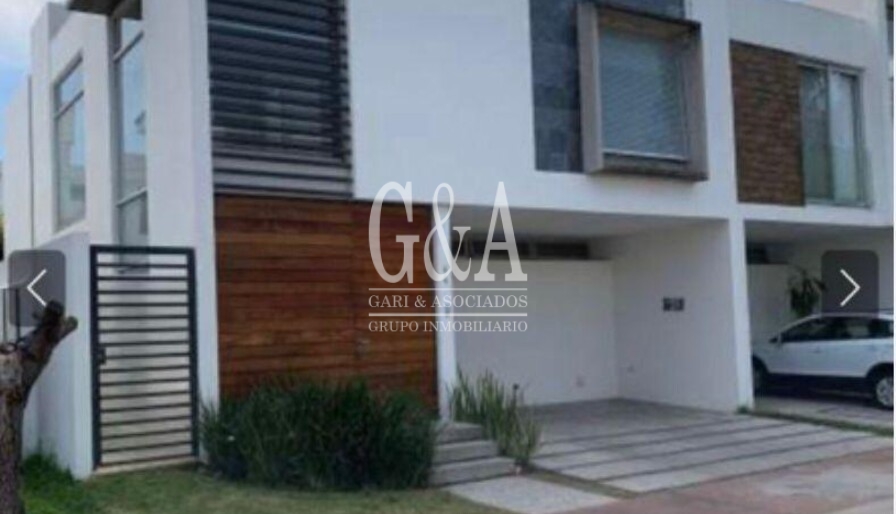 Solares Residencia en Venta