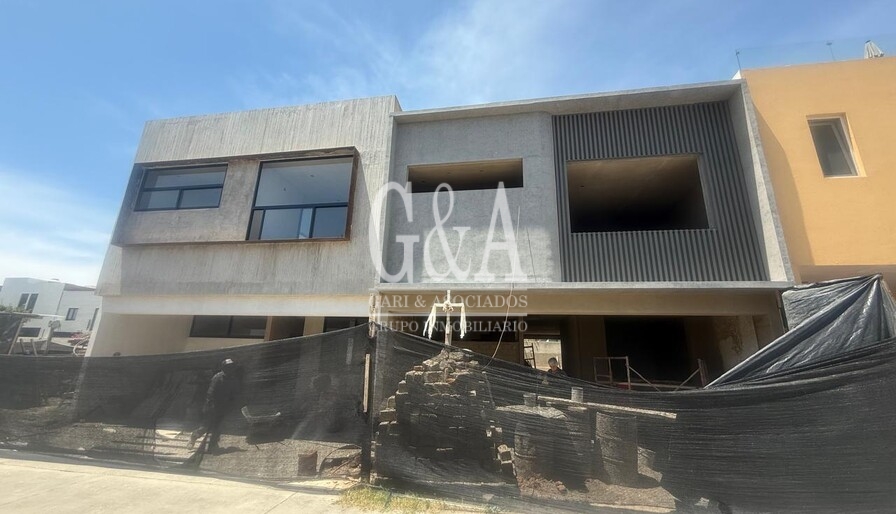 Solares Residencia en Venta