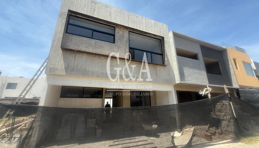 Solares Residencia en Venta