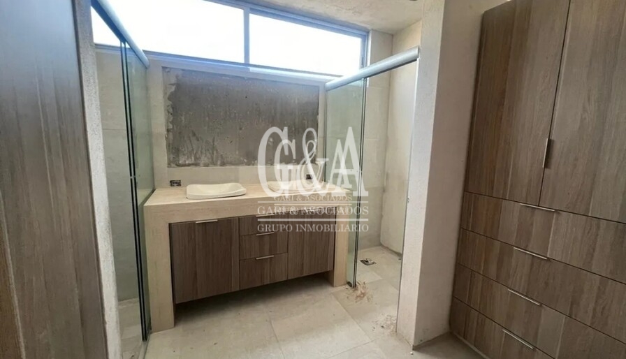 Solares Residencia en Venta