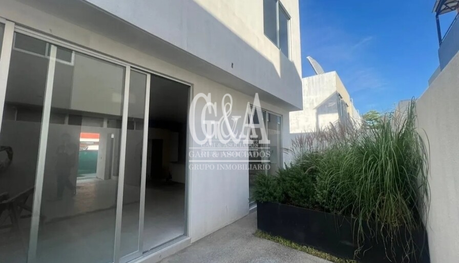 Solares Residencia en Venta
