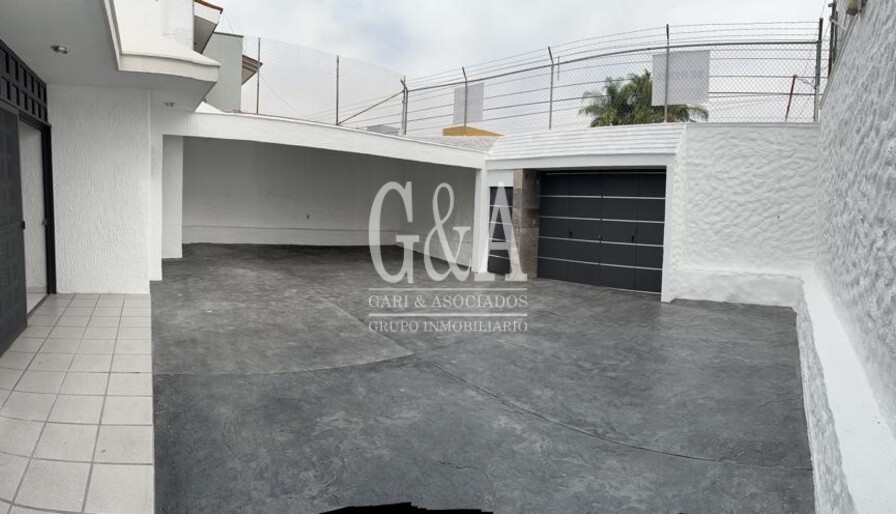 CASA EN VENTA EN ARCOS DE GUADALUPE