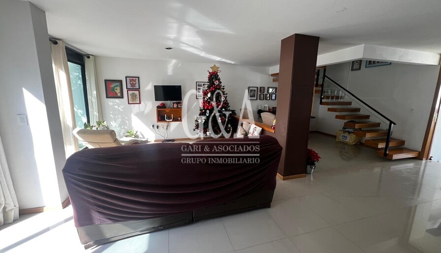 CASA EN VENTA DENTRO DE COTO EN BOSQUES DE SANTA ANITA