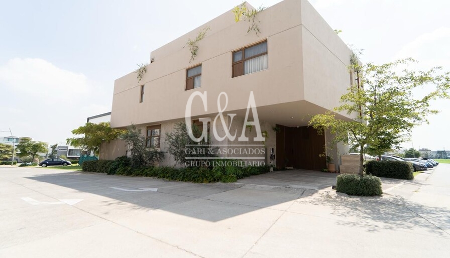 CASA EN VENTA CERCA DEL PARQUE METROPOLITANO