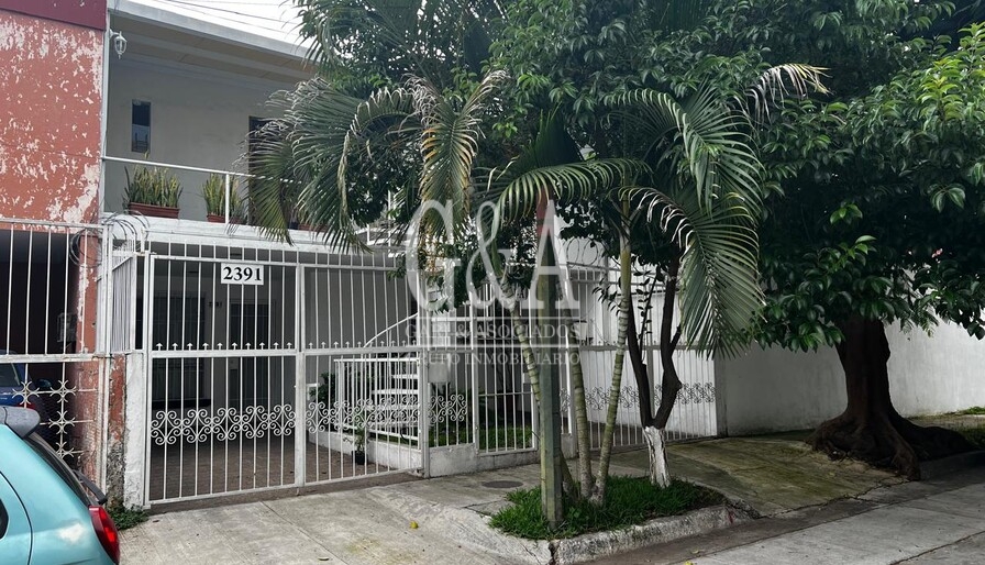 CASA EN RENTA EN JARDINES DEL BOSQUE