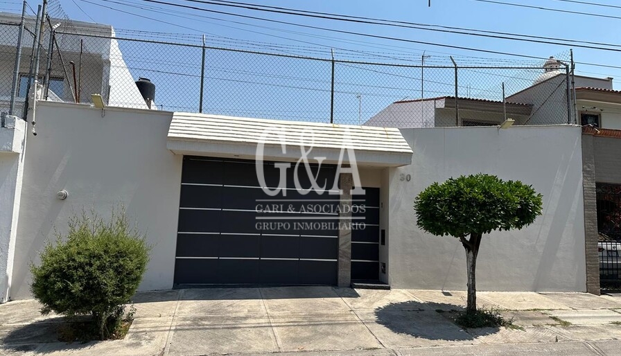 CASA EN VENTA EN ARCOS DE GUADALUPE