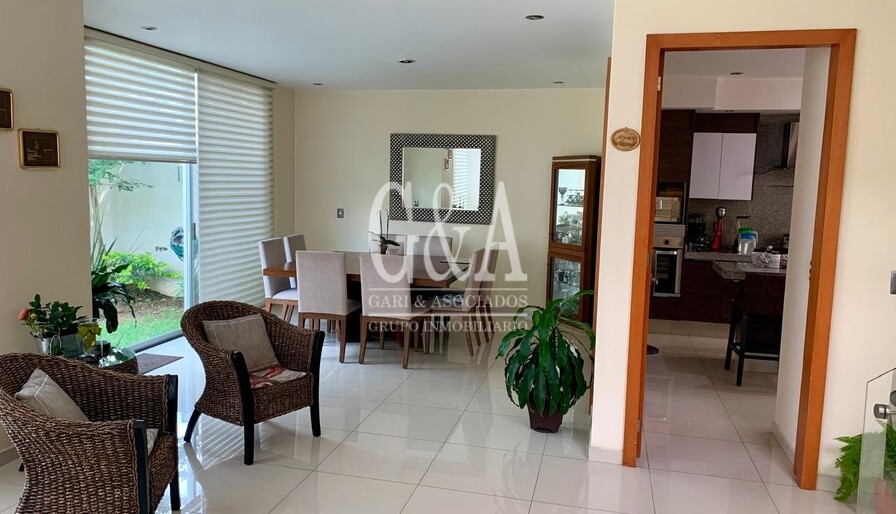 CASA EN VENTA COTO 7 EN SOLARES