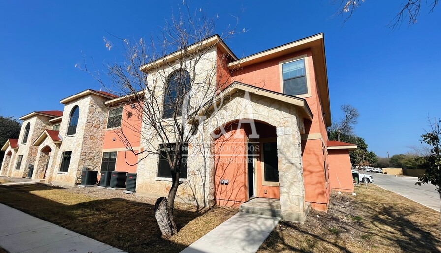 SAN ANTONIO TX TOWNHOUSE