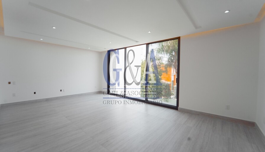 CASA VENTA EN VALLE REAL