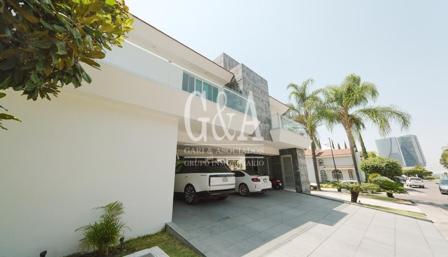 RESIDENCIA DE LUJO EN ZONA DIAMANTE REAL SAN BERNARDO