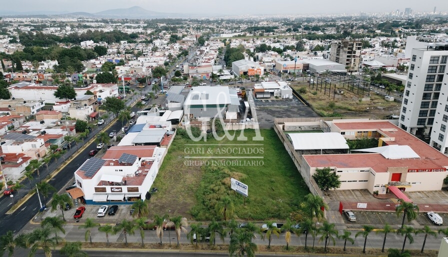 TERRENO EN SERVIDOR PUBLICO SOBRE VALLE DE ATEMAJAC