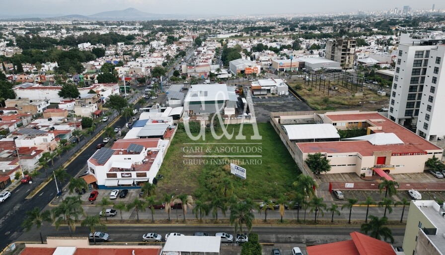 TERRENO EN SERVIDOR PUBLICO SOBRE VALLE DE ATEMAJAC