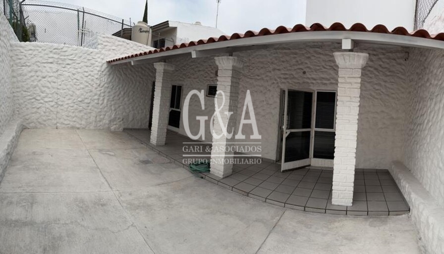 CASA EN VENTA EN ARCOS DE GUADALUPE