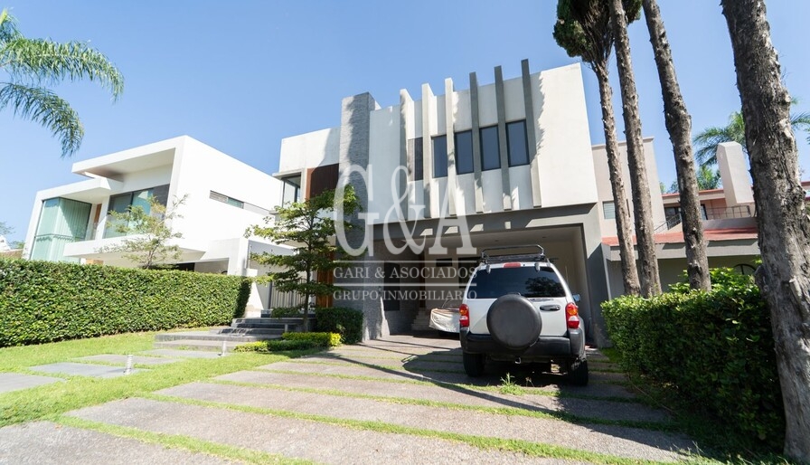 Casa en Venta en Valle Real  San Arturo Norte