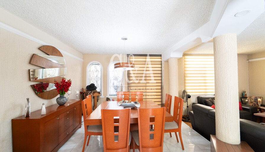 CASA EN VENTA JARDINES DEL BOSQUE