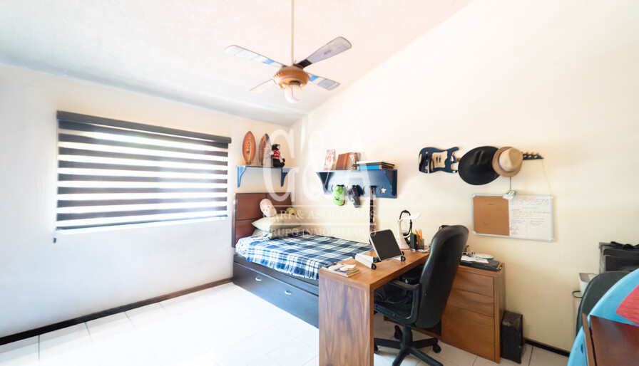 CASA EN VENTA JARDINES DEL BOSQUE