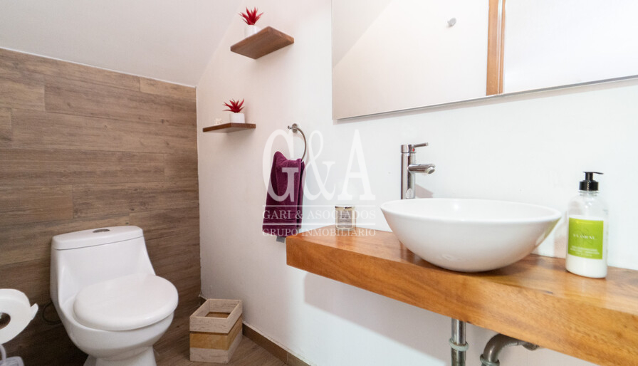 CASA EN VENTA JARDINES DEL BOSQUE