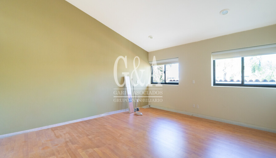 CASA EN RENTA EN VALLE REAL