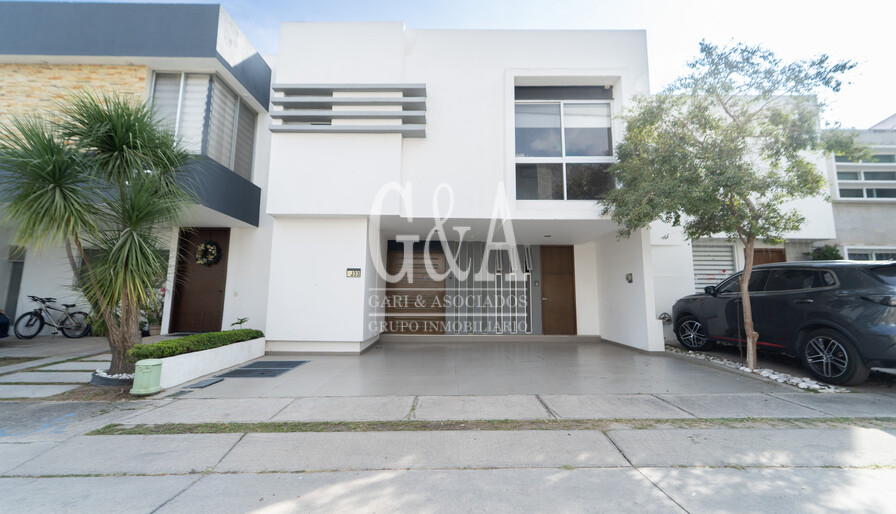 CASA EN RENTA SANTILLANA COTO 1