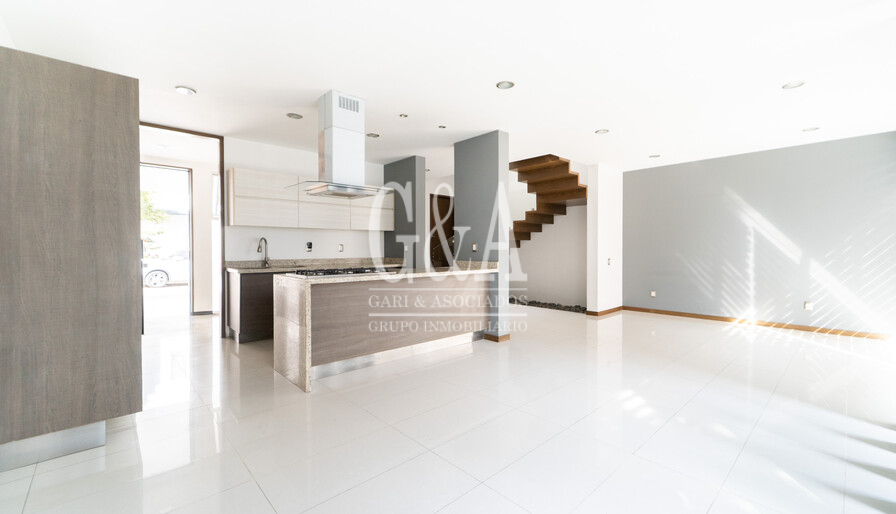 CASA EN RENTA SANTILLANA COTO 1