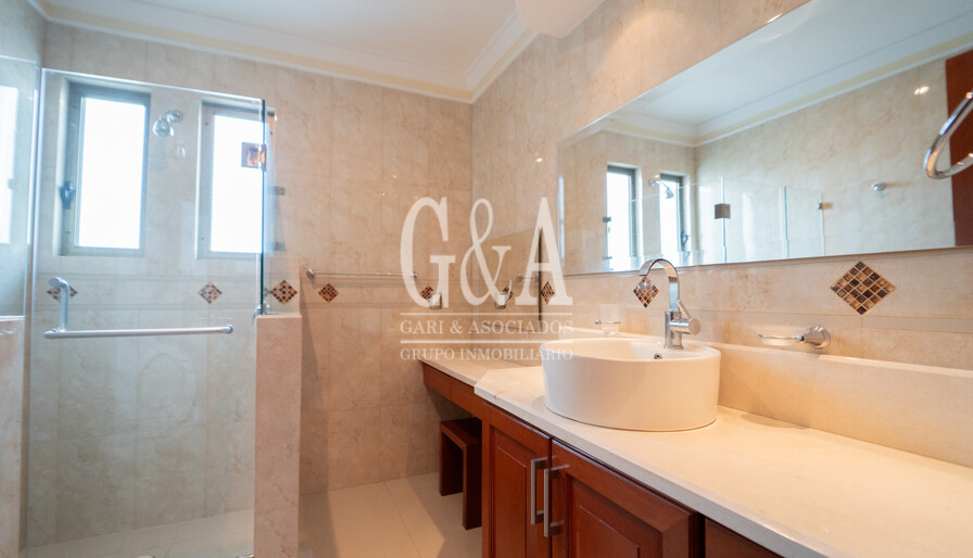 CASA EN VENTA VALLE REAL