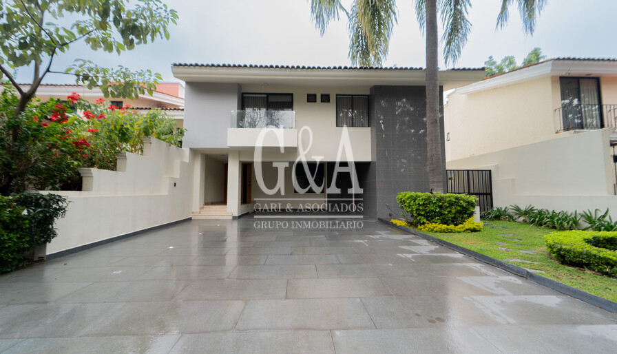 CASA EN VENTA AMUEBLADA EN VALLE REAL