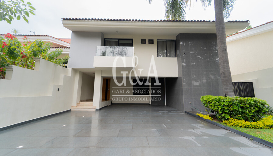 CASA EN VENTA AMUEBLADA EN VALLE REAL