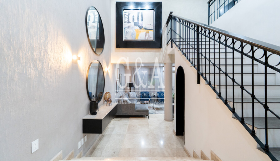 CASA EN VENTA AMUEBLADA EN VALLE REAL