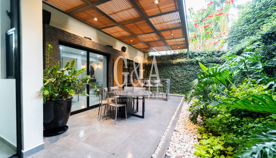 CASA EN VENTA AMUEBLADA EN VALLE REAL