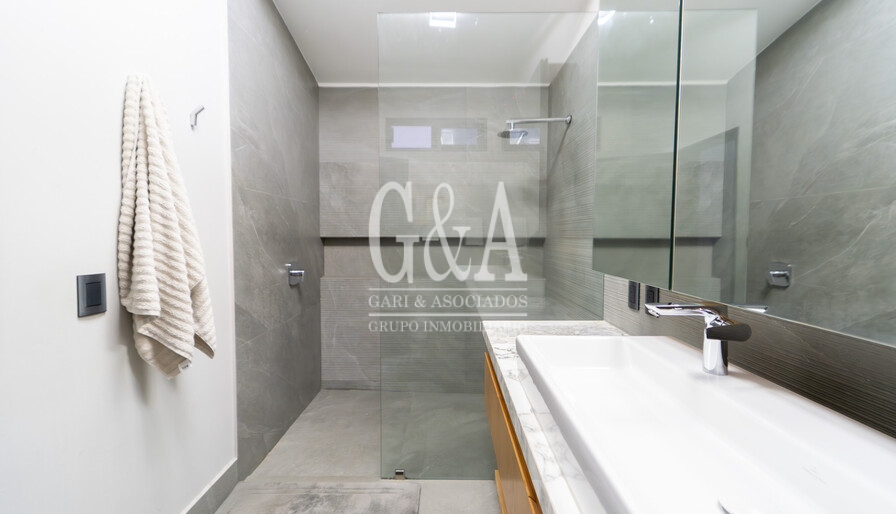 CASA EN VENTA AMUEBLADA EN VALLE REAL