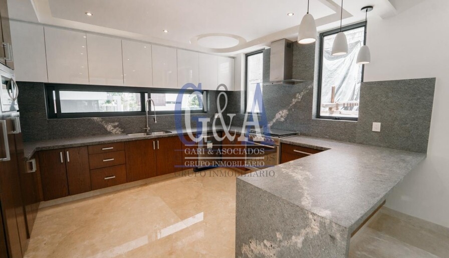 CASA EN VENTA EN COTO VENECIA