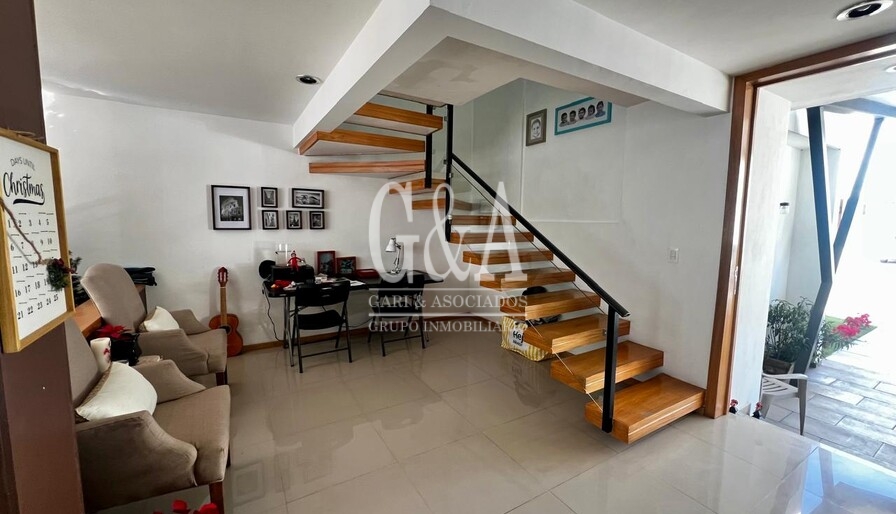 CASA EN VENTA DENTRO DE COTO EN BOSQUES DE SANTA ANITA