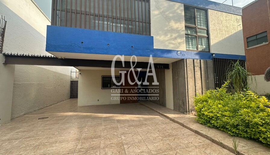 CASA EN VENTA EN CHAPALITA