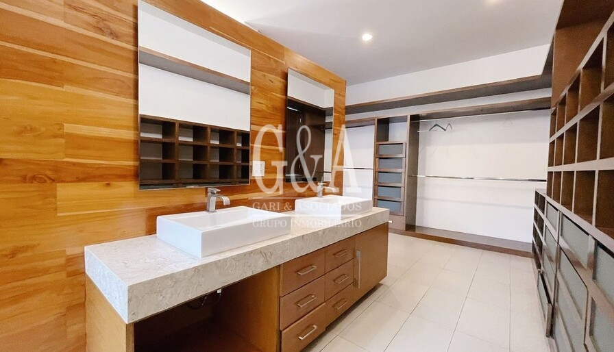 INCREIBLE CASA DE LUJO EN VALLE REAL