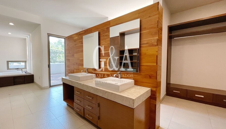 INCREIBLE CASA DE LUJO EN VALLE REAL