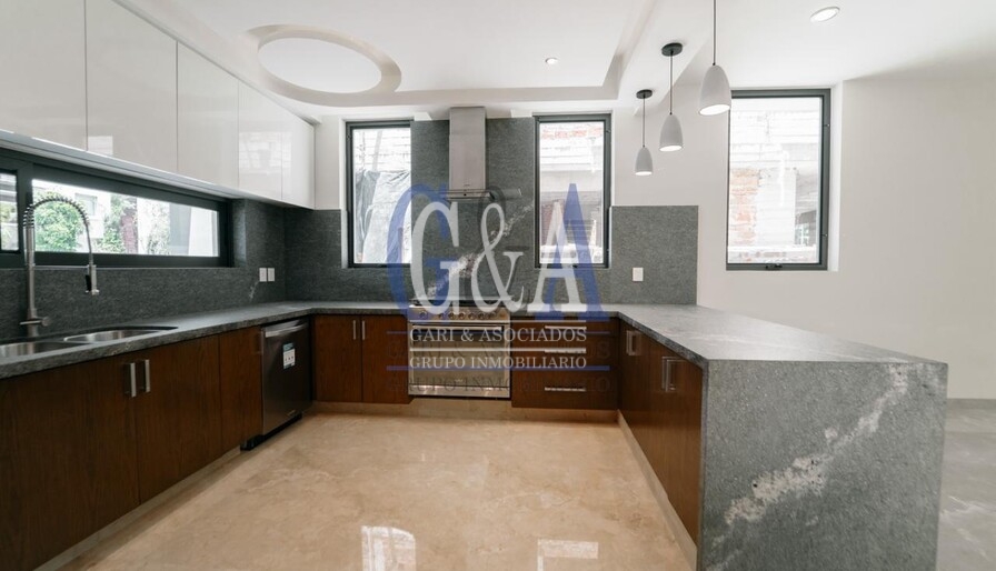 CASA EN VENTA EN COTO VENECIA