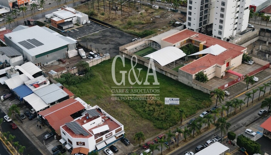 TERRENO EN SERVIDOR PUBLICO SOBRE VALLE DE ATEMAJAC