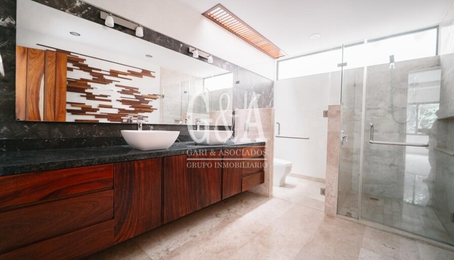 Casa en Venta en Valle Real  San Arturo Norte