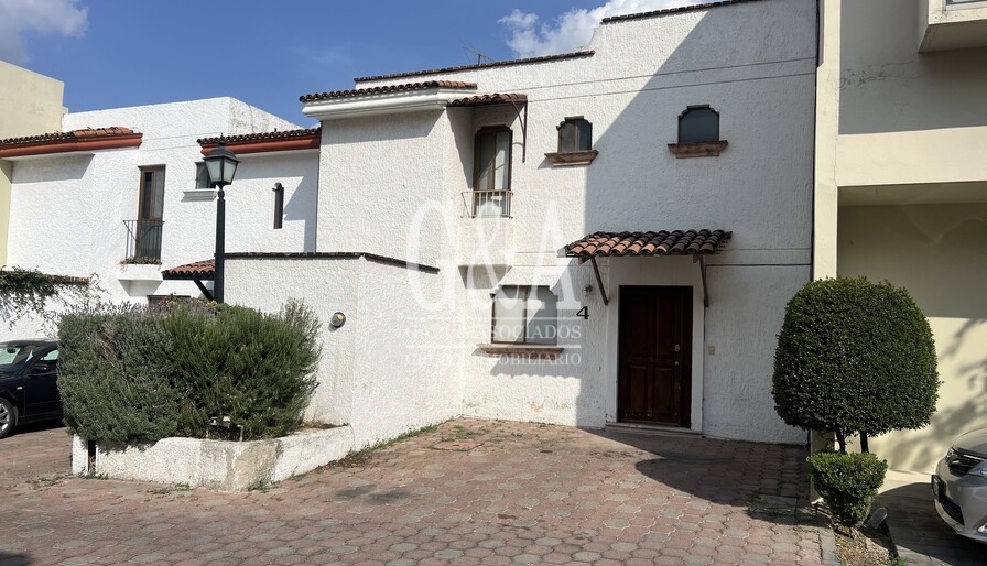 HERMOSA CASA EN LOMAS ALTAS