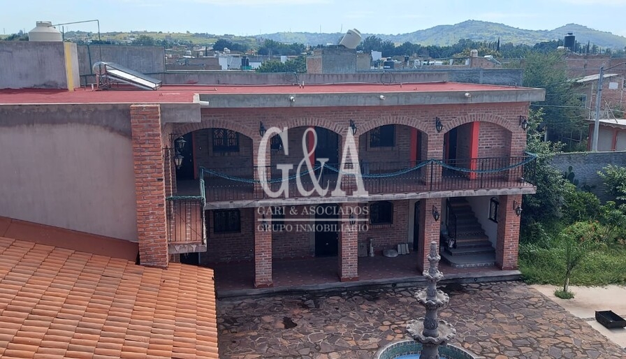 TONALA, Casa con negocio en planta baja, 3 niveles  Fracc Hipodromo