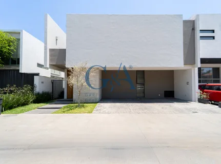 CASA EN RENTA SOLARES COTO 3