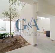 CASA EN VENTA EN VALLE REAL SOBRE AVENIDA