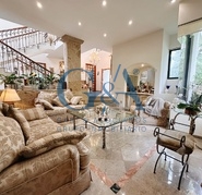 CASA EN VALLE REAL FRENTE APARQUE